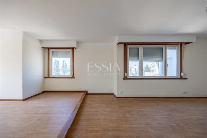Apartamento T5 para Arrendamento em Ramalde