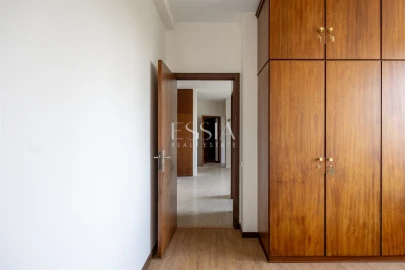 Apartamento T5 para Arrendamento em Ramalde