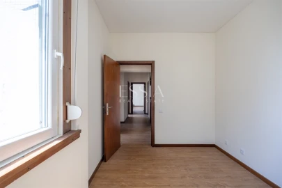 Apartamento T5 para Arrendamento em Ramalde