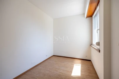 Apartamento T5 para Arrendamento em Ramalde