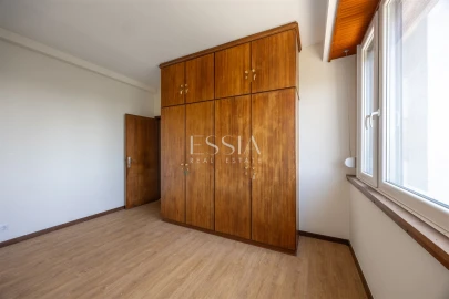 Apartamento T5 para Arrendamento em Ramalde