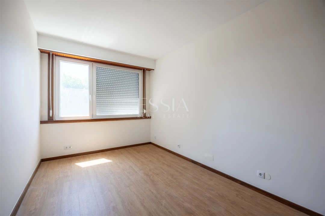 Apartamento T5 para Arrendamento em Ramalde Foto 22