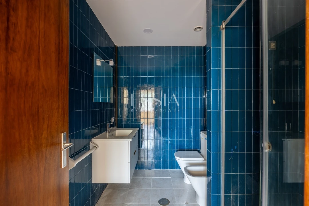 Apartamento T5 para Arrendamento em Ramalde Foto 18
