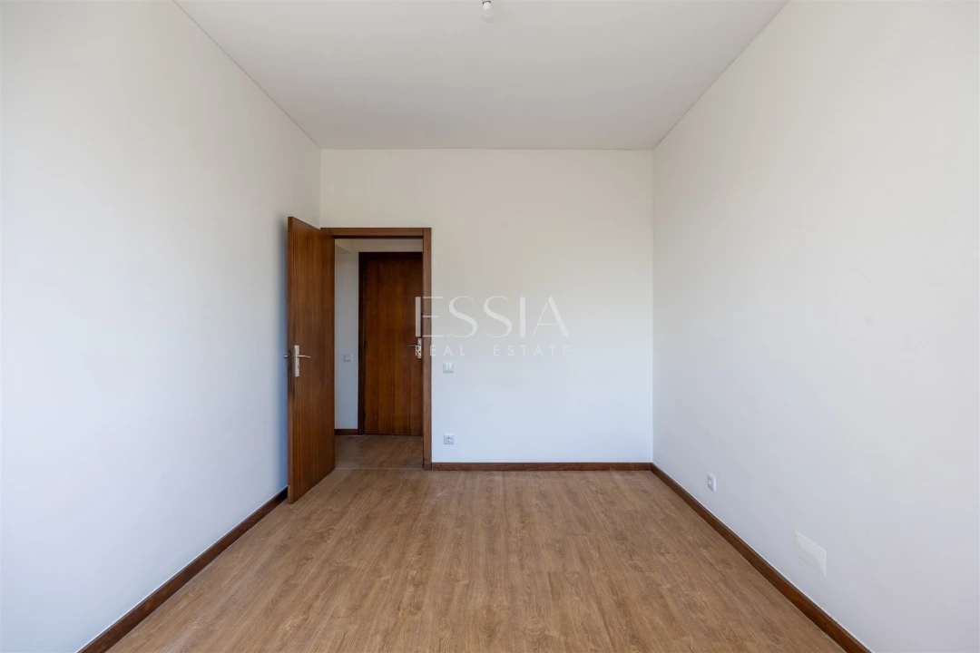 Apartamento T5 para Arrendamento em Ramalde Foto 29