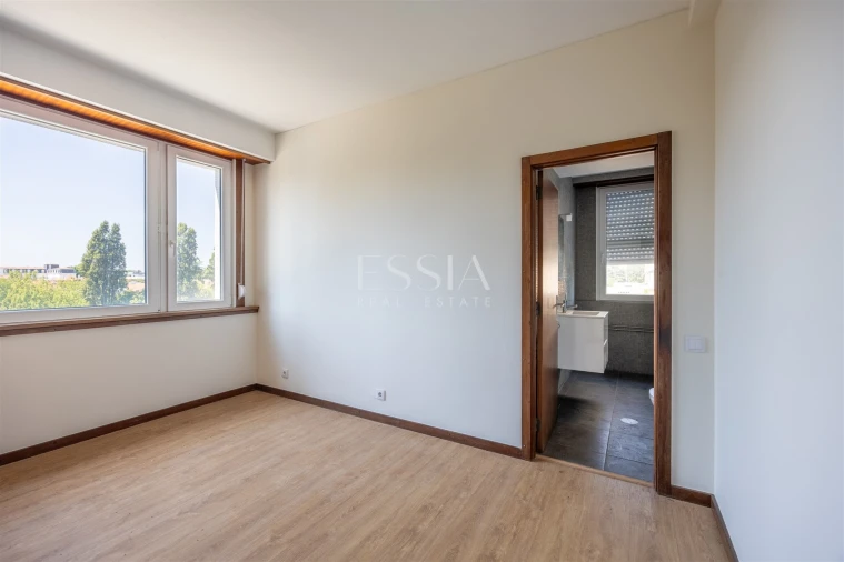 Apartamento T5 para Arrendamento em Ramalde Foto 11