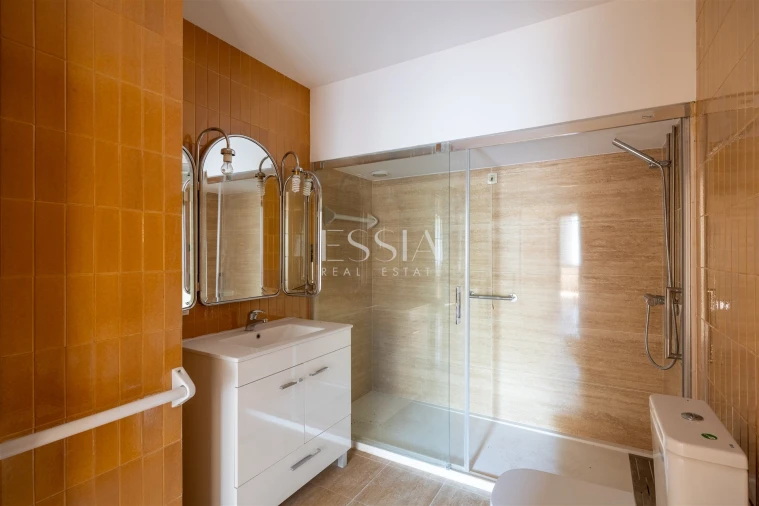 Apartamento T5 para Arrendamento em Ramalde Foto 21
