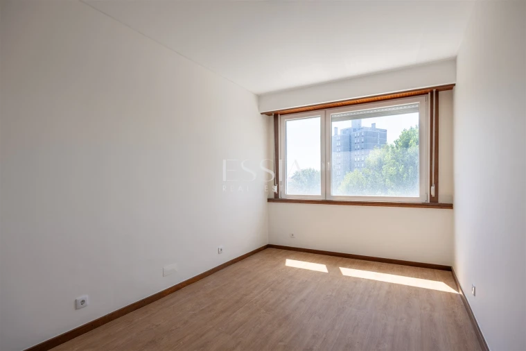 Apartamento T5 para Arrendamento em Ramalde Foto 28