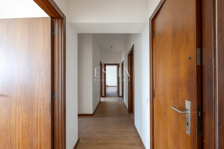 Apartamento T5 para Arrendamento em Ramalde Foto 24
