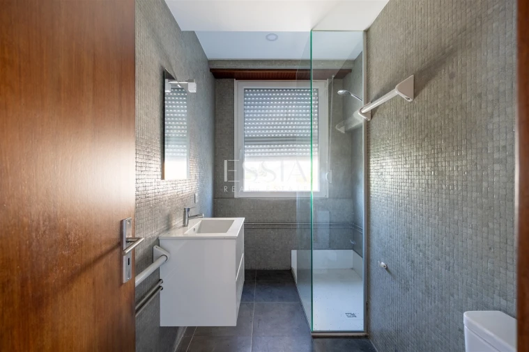Apartamento T5 para Arrendamento em Ramalde Foto 13