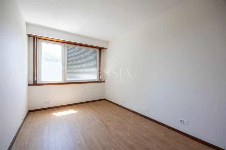Apartamento T5 para Arrendamento em Ramalde Foto 22