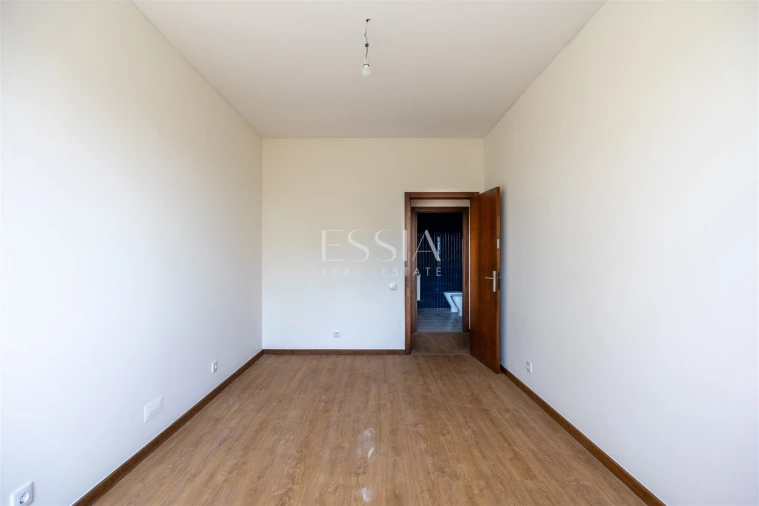 Apartamento T5 para Arrendamento em Ramalde Foto 20