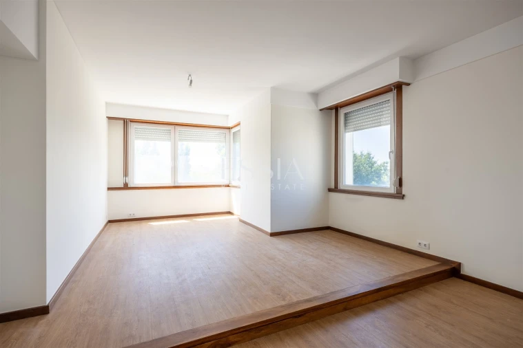 Apartamento T5 para Arrendamento em Ramalde Foto 3