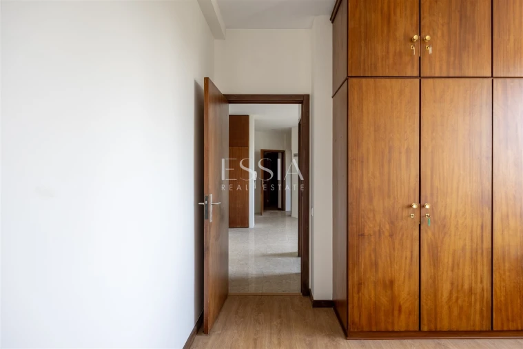 Apartamento T5 para Arrendamento em Ramalde Foto 15