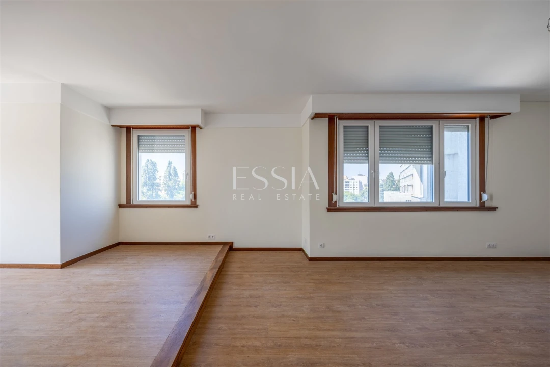 Apartamento T5 para Arrendamento em Ramalde Foto 7