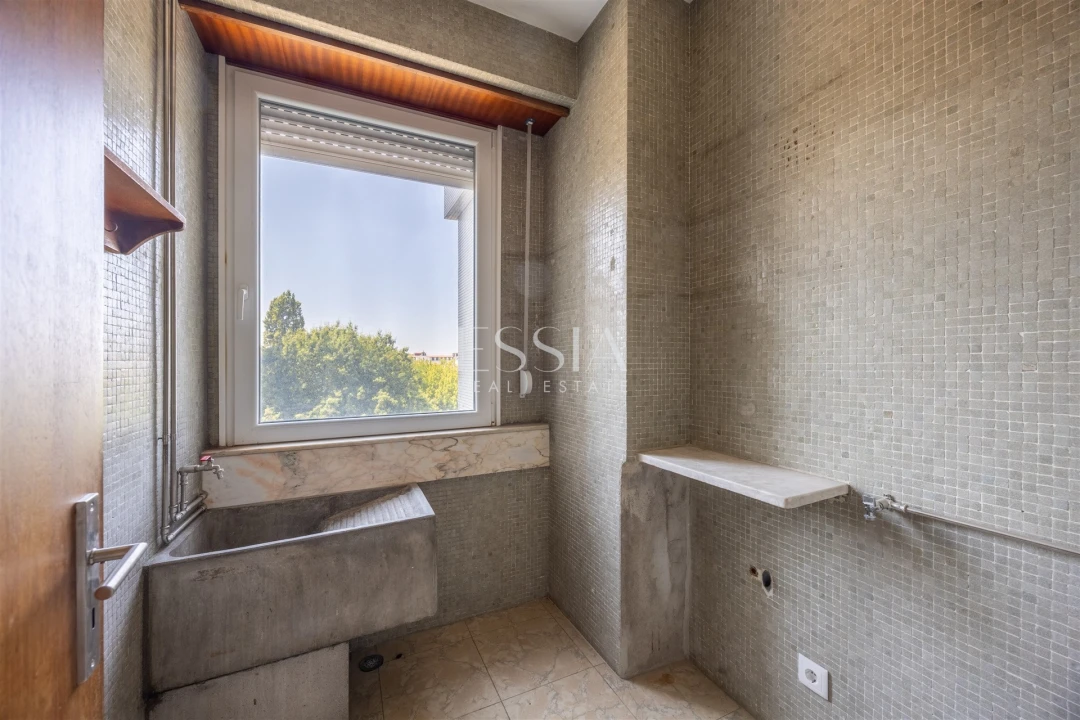 Apartamento T5 para Arrendamento em Ramalde Foto 10