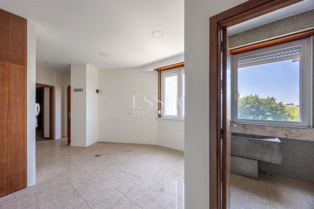 Apartamento T5 para Arrendamento em Ramalde Foto 8