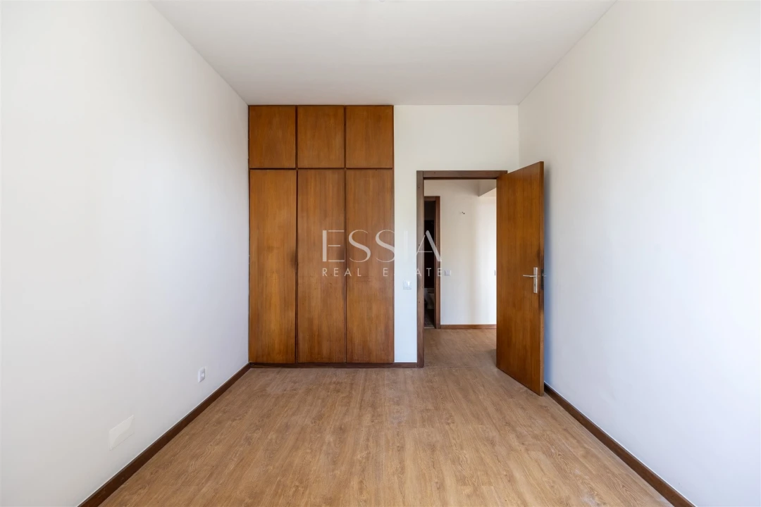 Apartamento T5 para Arrendamento em Ramalde Foto 23