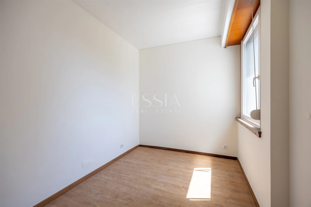 Apartamento T5 para Arrendamento em Ramalde Foto 25