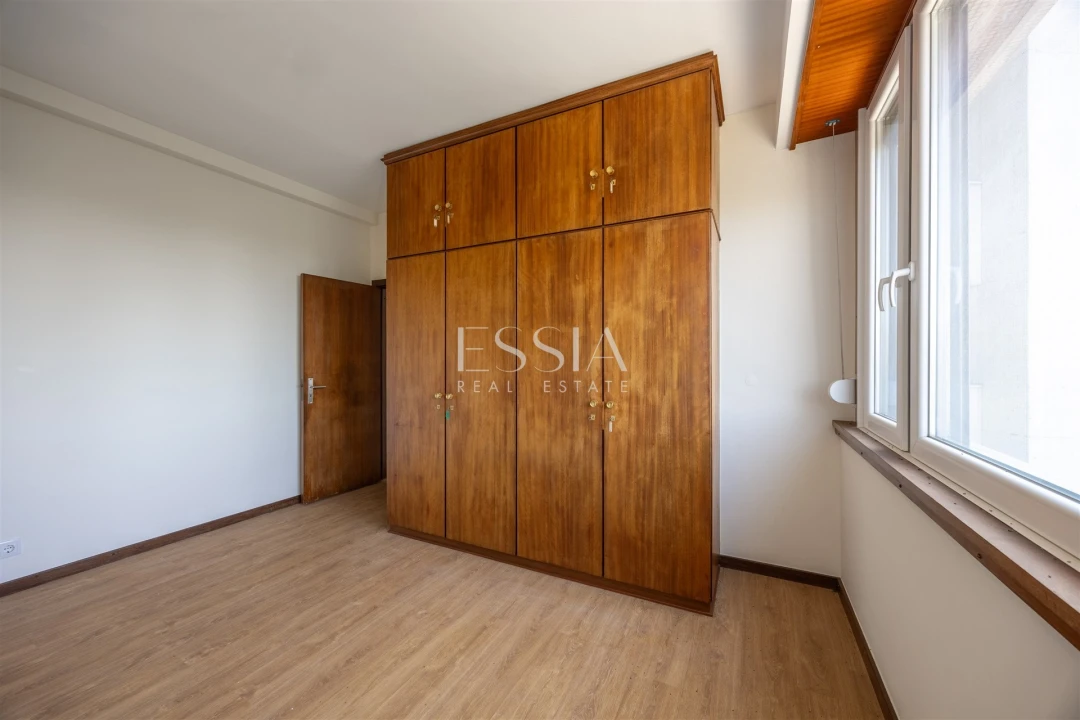 Apartamento T5 para Arrendamento em Ramalde Foto 14