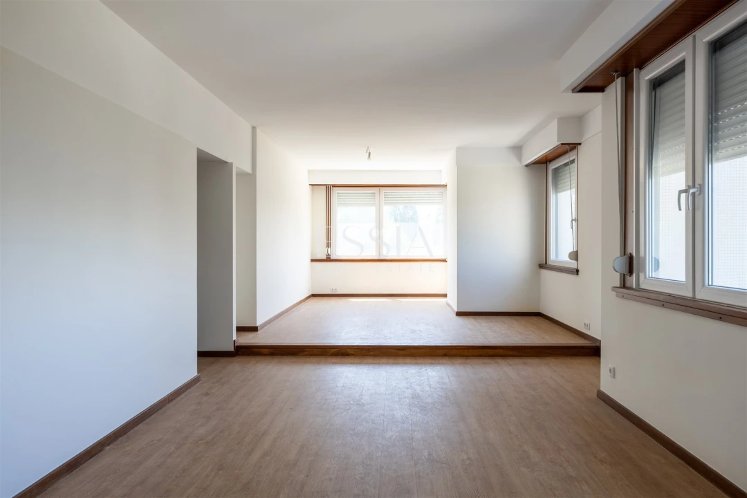 Apartamento T5 para Arrendamento em Ramalde Foto 2