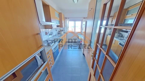 Apartamento T3 para Venda em Ramada e Caneças