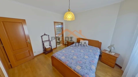 Apartamento T3 para Venda em Ramada e Caneças
