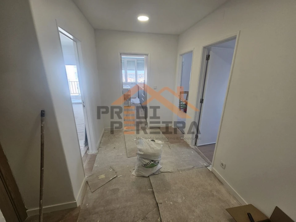 Apartamento T2 para Venda em Odivelas Foto 9