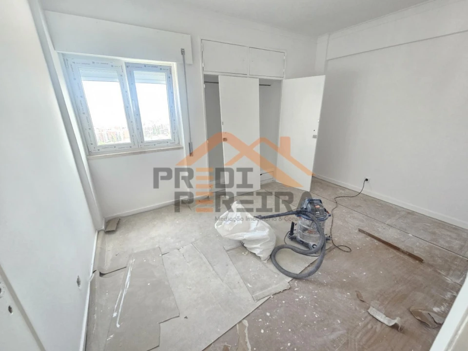 Apartamento T2 para Venda em Odivelas Foto 17