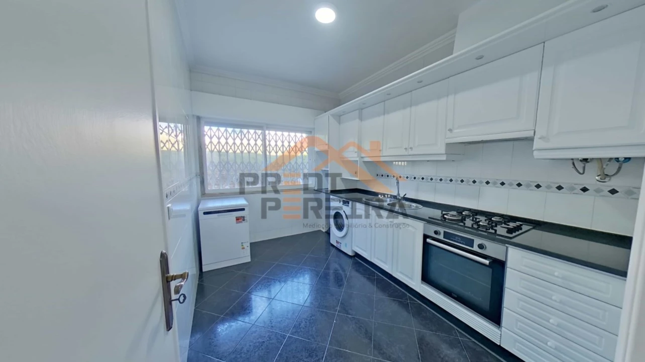 Apartamento T2 para Venda em Póvoa de Santa Iria e Forte da Casa Foto 2
