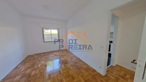 Apartamento T2 para Venda em Póvoa de Santa Iria e Forte da Casa