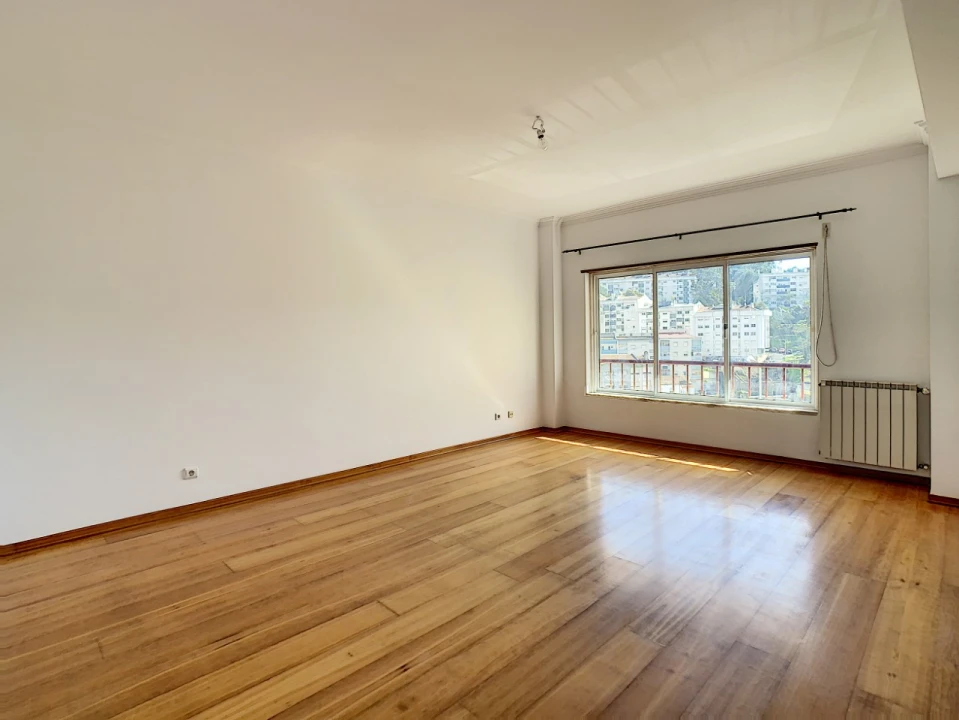 Apartamento T1 para Arrendamento em Massamá e Monte Abraão Foto 1