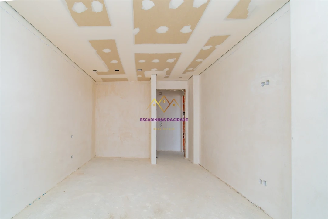 Apartamento T3 para Venda em Sacavém e Prior Velho Foto 32