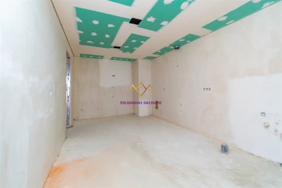 Apartamento T3 para Venda em Sacavém e Prior Velho