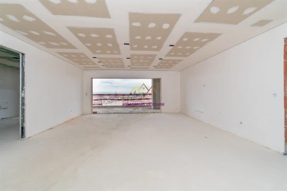 Apartamento T3 para Venda em Sacavém e Prior Velho