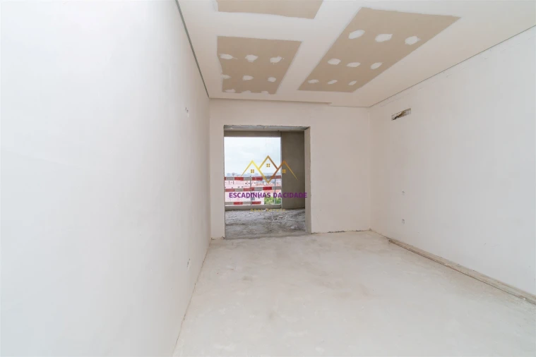 Apartamento T3 para Venda em Sacavém e Prior Velho Foto 37