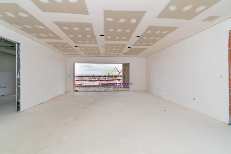 Apartamento T3 para Venda em Sacavém e Prior Velho Foto 5