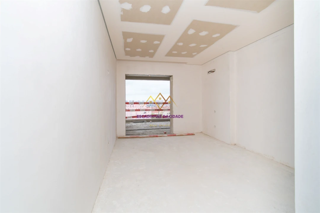 Apartamento T3 para Venda em Sacavém e Prior Velho Foto 33