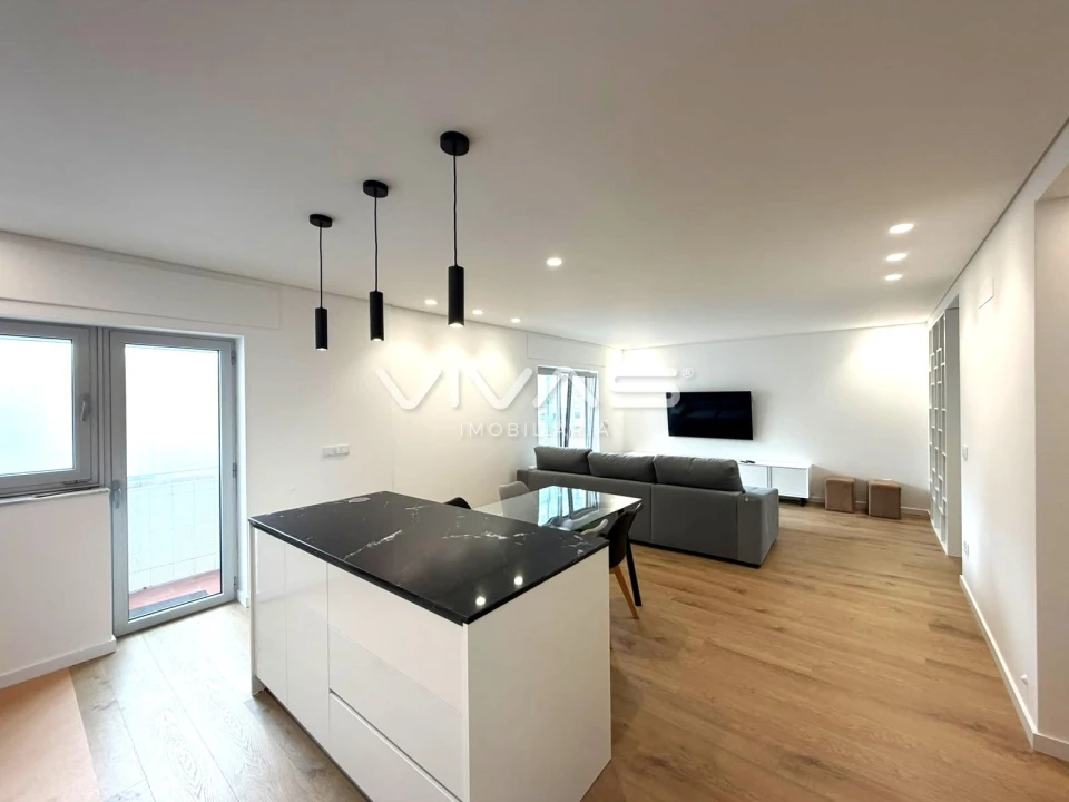 Apartamento T3 para Arrendamento em Braga (Maximinos, Sé e Cividade) Foto 1