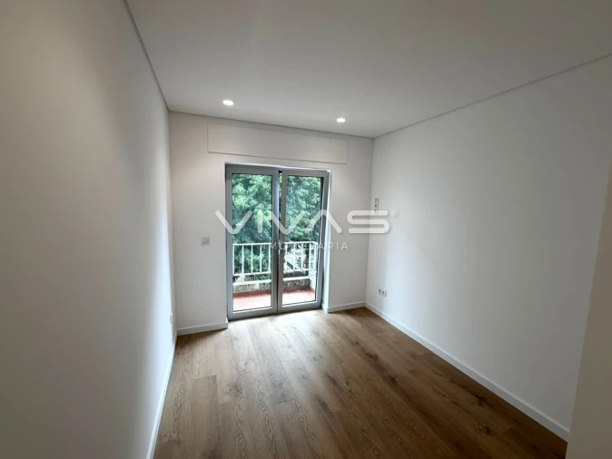 Apartamento T3 para Arrendamento em Braga (Maximinos, Sé e Cividade) Foto 13