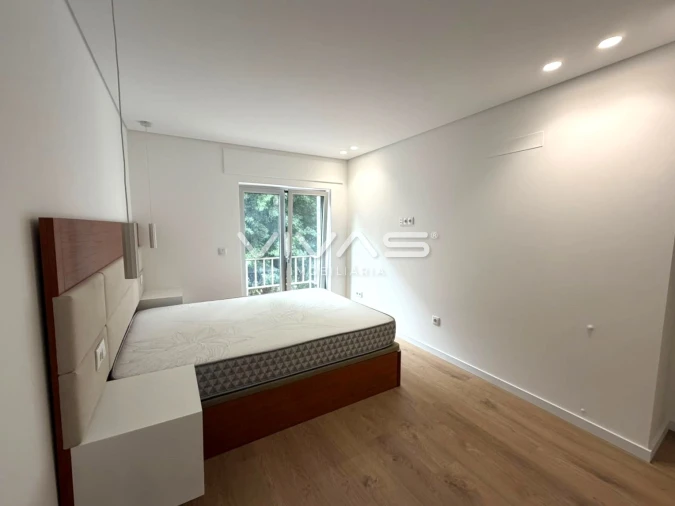 Apartamento T3 para Arrendamento em Braga (Maximinos, Sé e Cividade) Foto 10