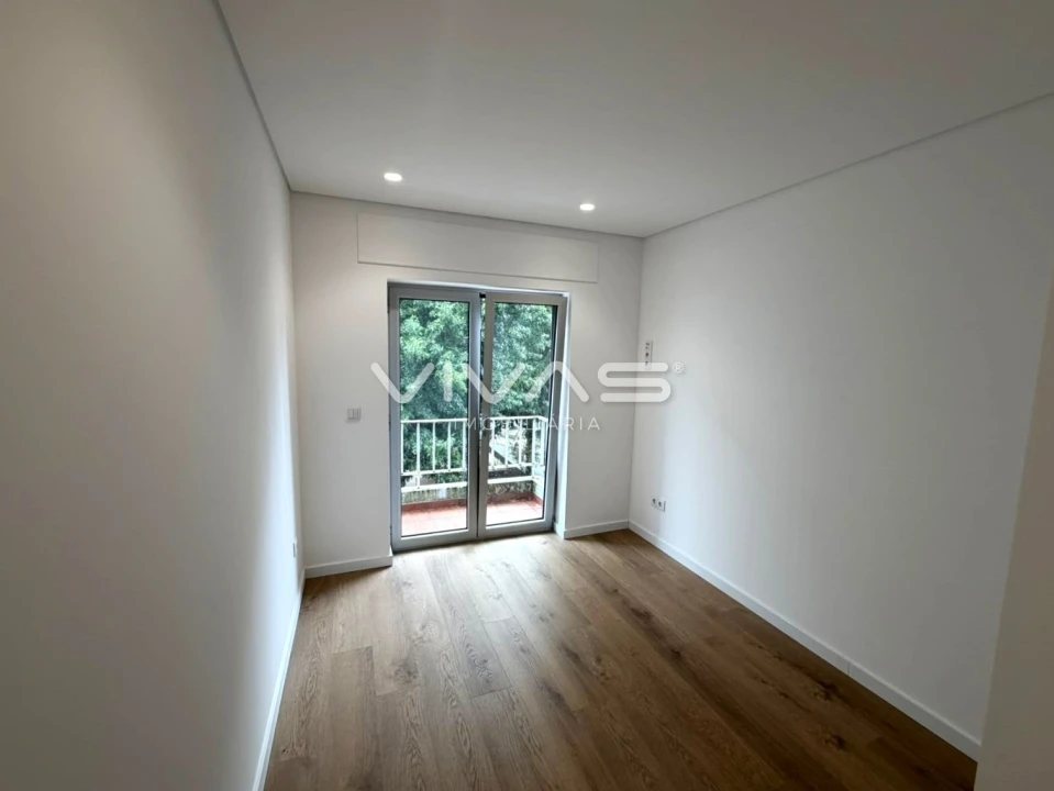 Apartamento T3 para Arrendamento em Braga (Maximinos, Sé e Cividade) Foto 13