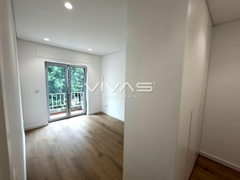 Apartamento T3 para Arrendamento em Braga (Maximinos, Sé e Cividade) Foto 16
