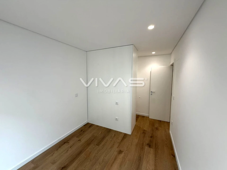 Apartamento T3 para Arrendamento em Braga (Maximinos, Sé e Cividade) Foto 14