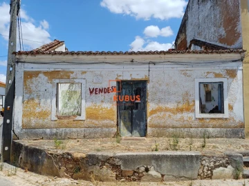 Moradia T4 para Venda em São Miguel do Rio Torto e Rossio Ao Sul do Tejo