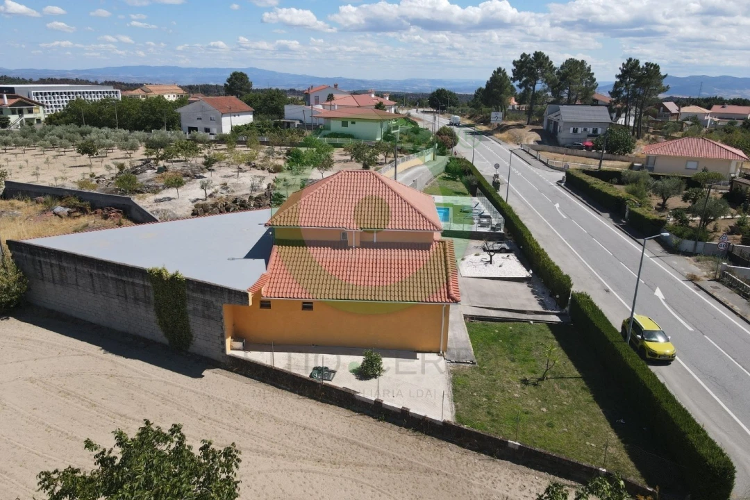 Moradia T4 para Venda em Valpaços e Sanfins Foto 3