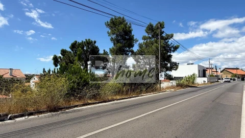 Terreno para Venda em Charneca de Caparica e Sobreda