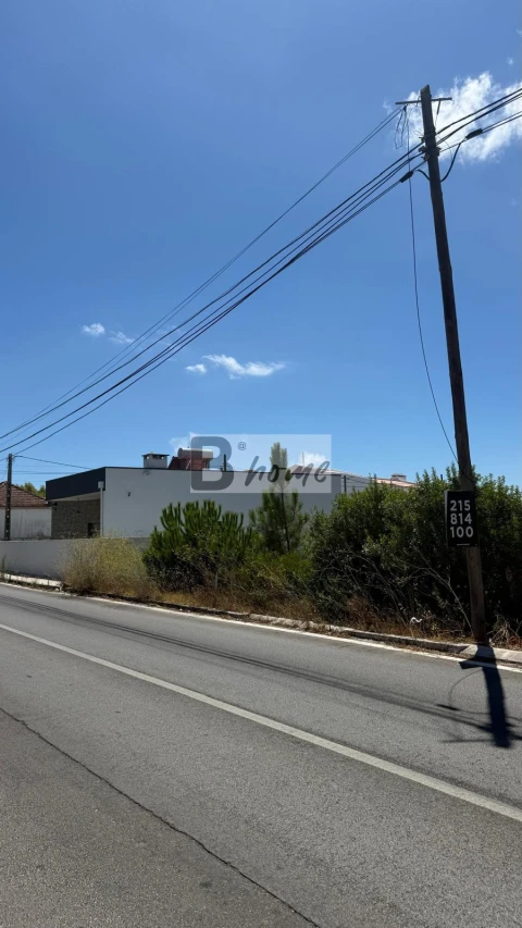 Terreno para Venda em Charneca de Caparica e Sobreda