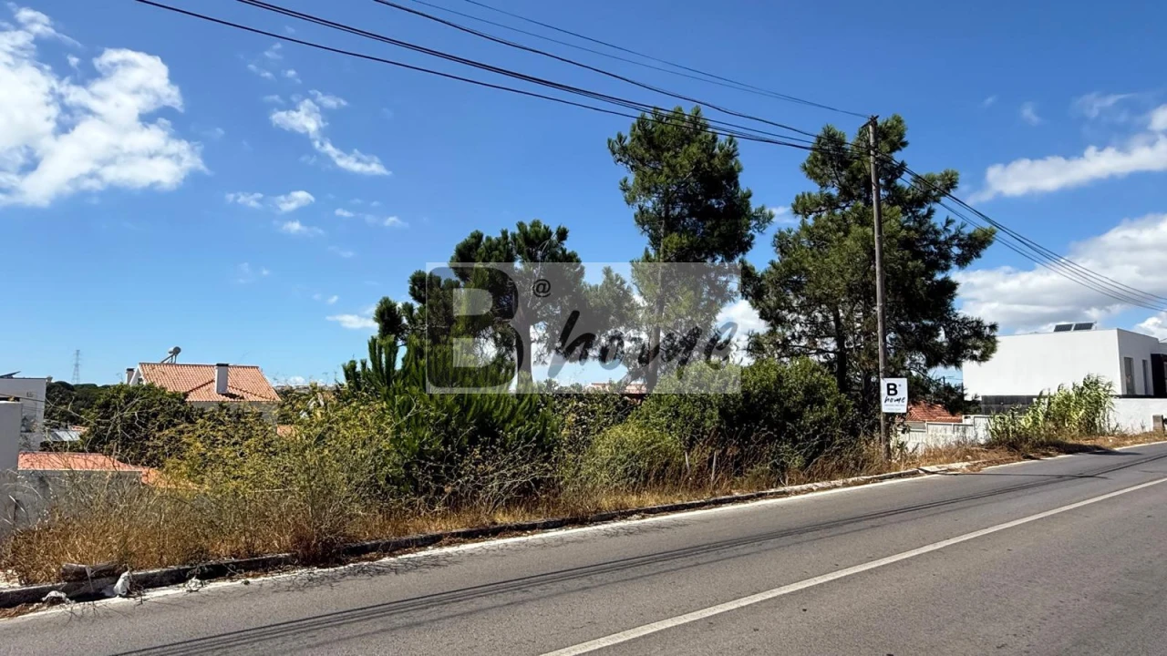 Terreno para Venda em Charneca de Caparica e Sobreda Foto 1