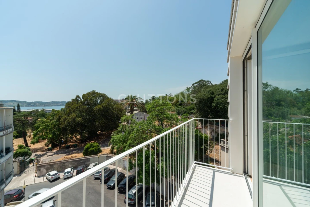Apartamento T4 para Venda em Alcantara Foto 1