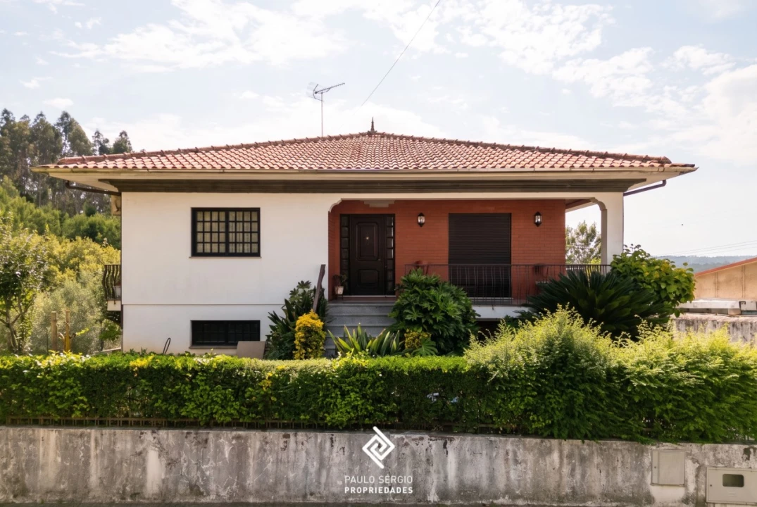Moradia T3 para Venda em O. Azeméis, Riba-Ul, Ul, Macinhata Seixa, Madail Foto 1